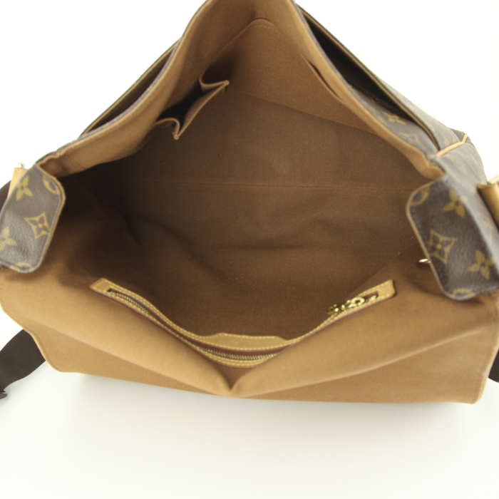 Louis Vuitton District messenger bag in brown monogram canvas and natural leather - Detail D2