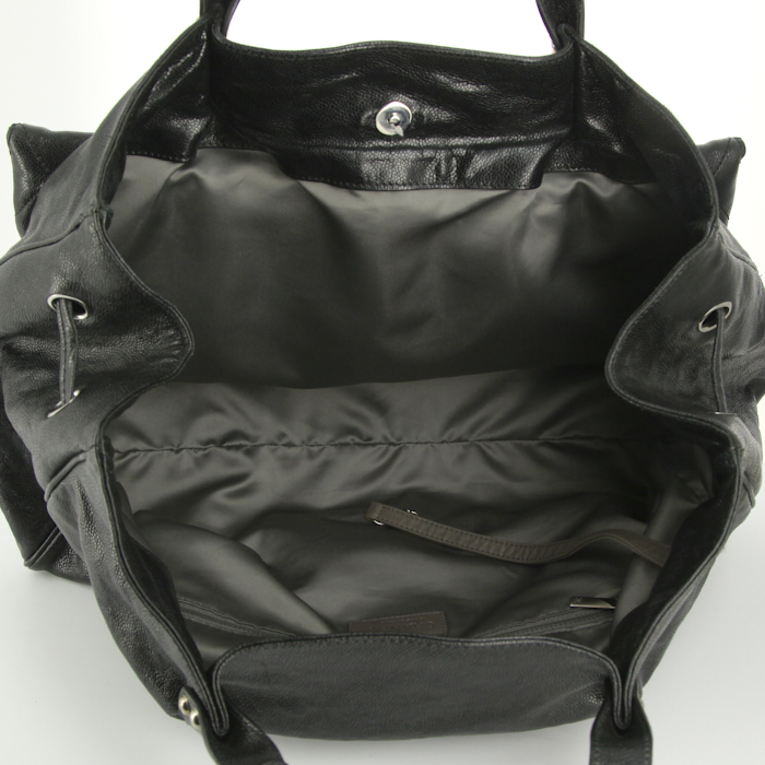 Sac porté épaule ou main Chanel Pocket in the city en cuir grainé noir - Detail D2