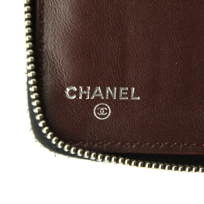 Portefeuille long Chanel en cuir matelassé noir - Detail D4