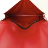 Bolsito de mano Louis Vuitton en cuero Epi rojo - Detail D2 thumbnail