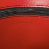 Pochette Louis Vuitton en cuir épi rouge - Detail D3 thumbnail
