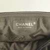 Sac à main Chanel Baguette en cuir matelassé marron - Detail D4 thumbnail