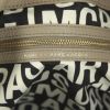 Bolso de mano Marc Jacobs en cuero granulado beige - Detail D4 thumbnail