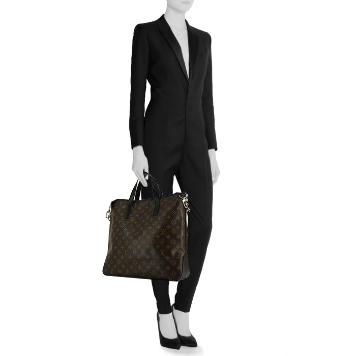 Louis Vuitton shoulder bag in brown monogram canvas and black leather - Detail D2