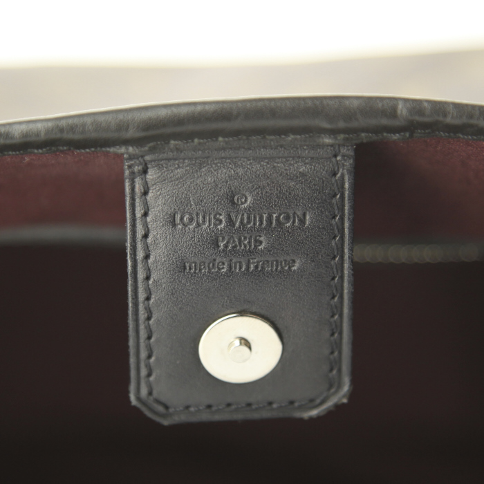 Bolso bandolera Louis Vuitton en lona Monogram revestida marrón y cuero negro - Detail D4