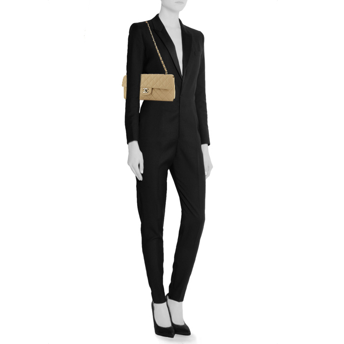 Bolso de mano Chanel Baguette en cuero granulado acolchado beige crudo - Detail D1