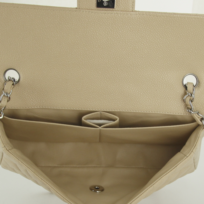 Chanel Baguette handbag in beige quilted grained leather - Detail D2