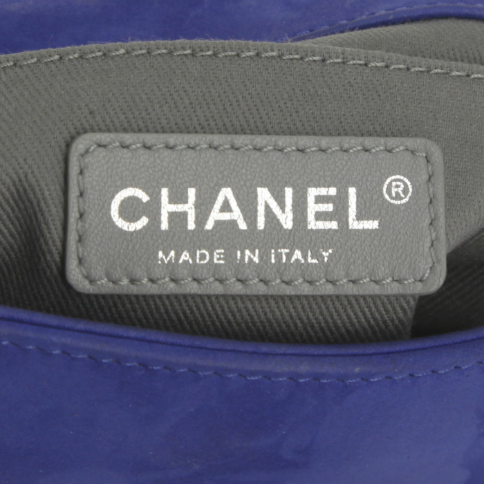 Chanel shoulder bag in blue Cobalt quilted canvas - Detail D4