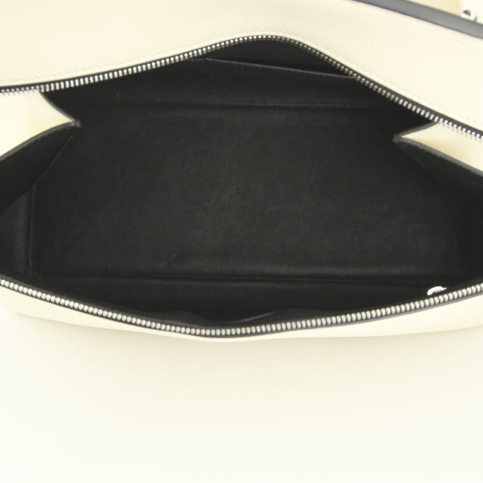 Bolso de mano Celine Edge en cuero granulado blanco - Detail D2