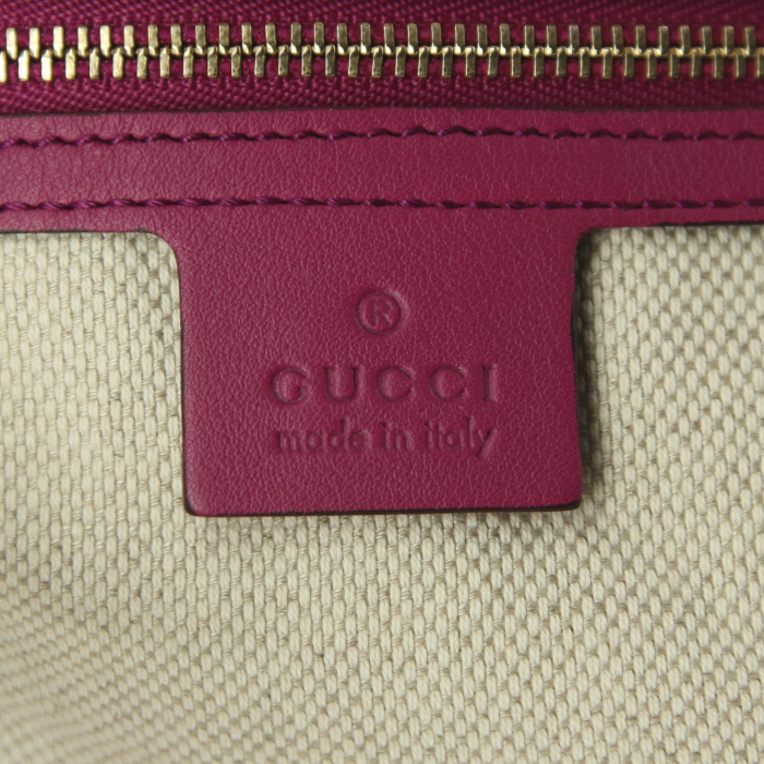 Sac à main Gucci Soho en cuir vernis rose - Detail D3