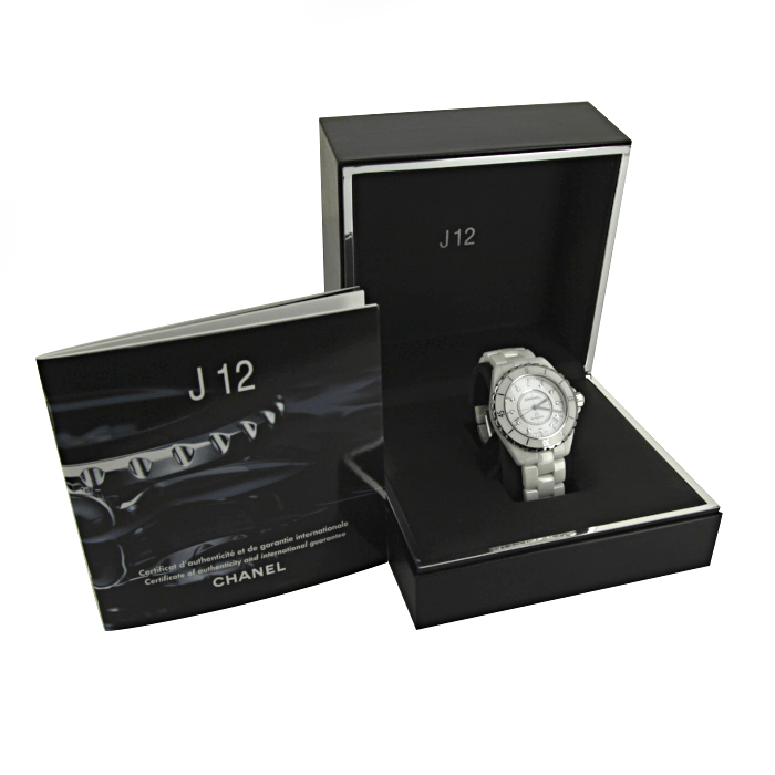 Chanel J12  small model watch in white ceramic Ref:  2000 - Detail D2