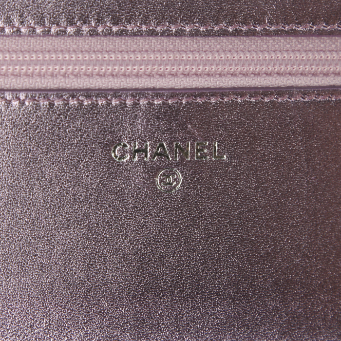 Chanel shoulder bag in metallic pink glittering leather - Detail D3