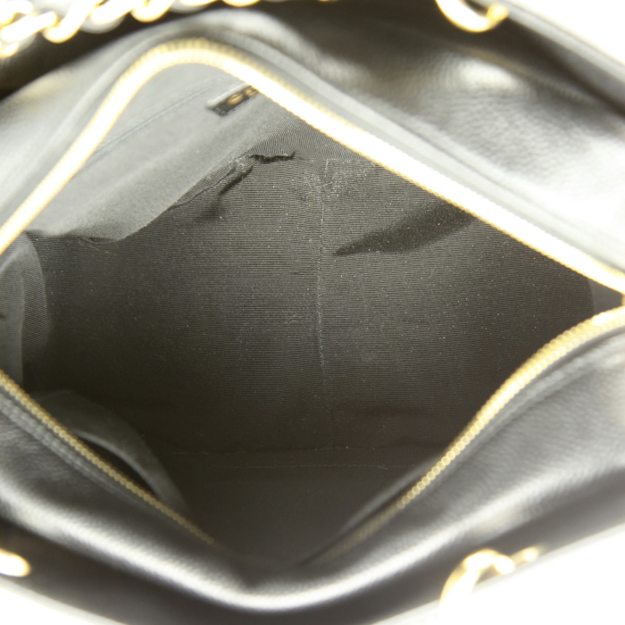 Sac cabas Chanel petit Shopping en cuir grainé matelassé noir - Detail D3