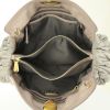 Bolso bandolera Miu Miu Matelassé en cuero acolchado gris y rosa - Detail D2 thumbnail