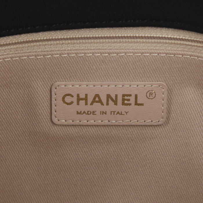 Bolso bandolera Chanel Timeless Maxi Jumbo en lona acolchada multicolor negra, rosa, blanquecina y roja ladrillo - Detail D4