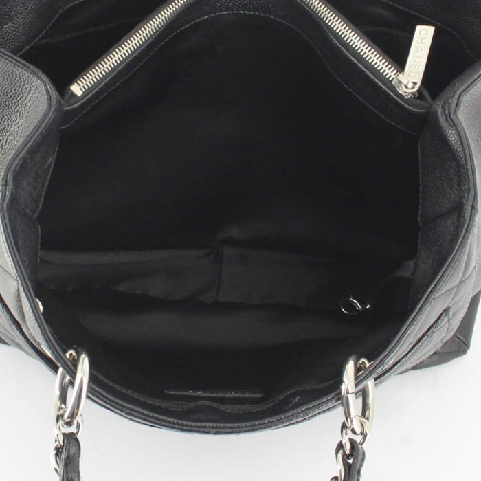 Chanel shopping bag in black quilted leather - Detail D3