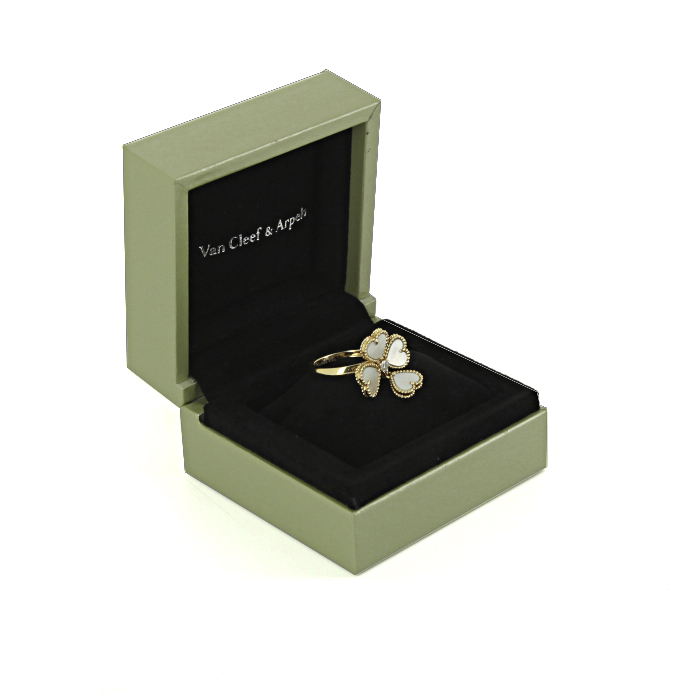 Anello mobile Van Cleef & Arpels Sweet Alhambra Effeuillage in oro giallo,  madreperla bianca e diamante - Detail D2
