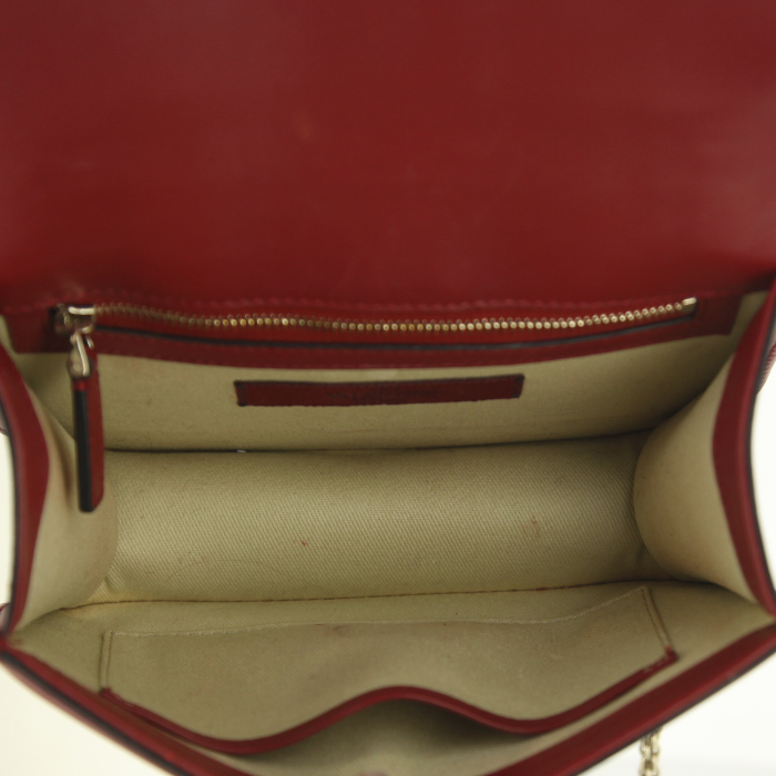 Sac bandoulière Valentino Garavani en cuir rouge-brique - Detail D3