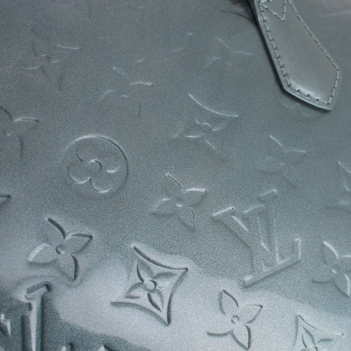 Louis Vuitton handbag in blue monogram patent leather - Detail D4