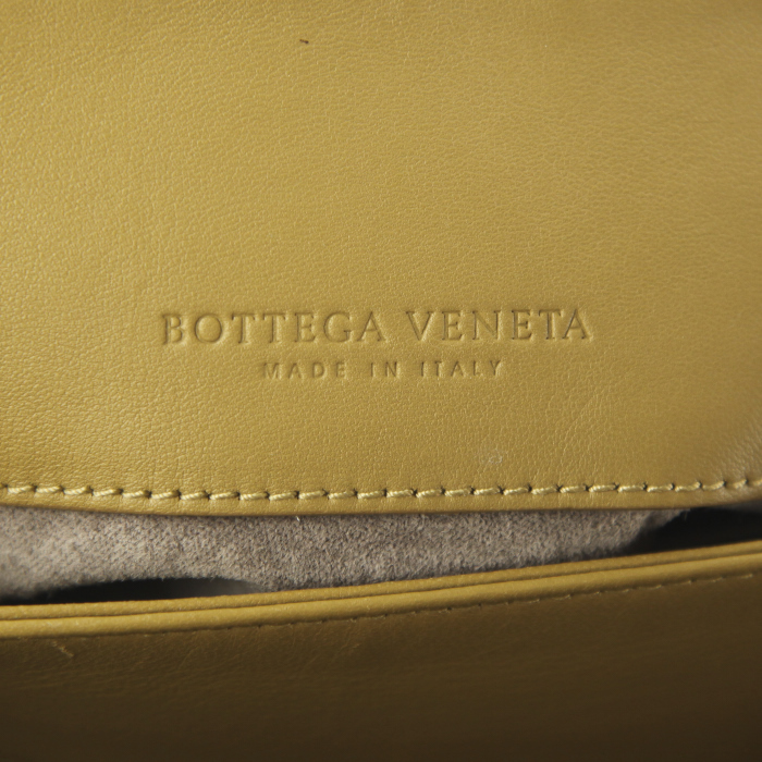 Bolso de mano Bottega Veneta en cuero trenzado marrón - Detail D4