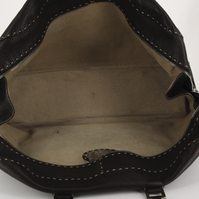 Bolso de mano Fendi Selleria en cuero marrón - Detail D2