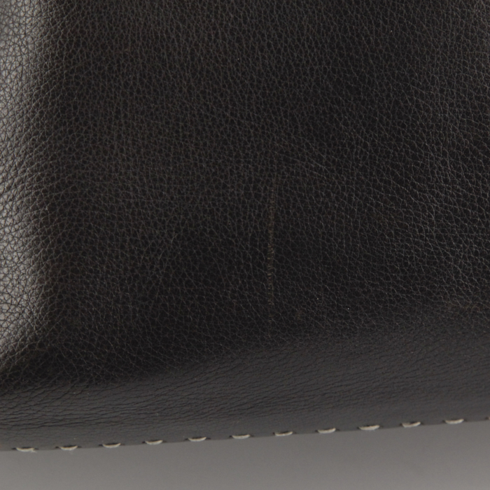 Bolso de mano Fendi Selleria en cuero marrón - Detail D4