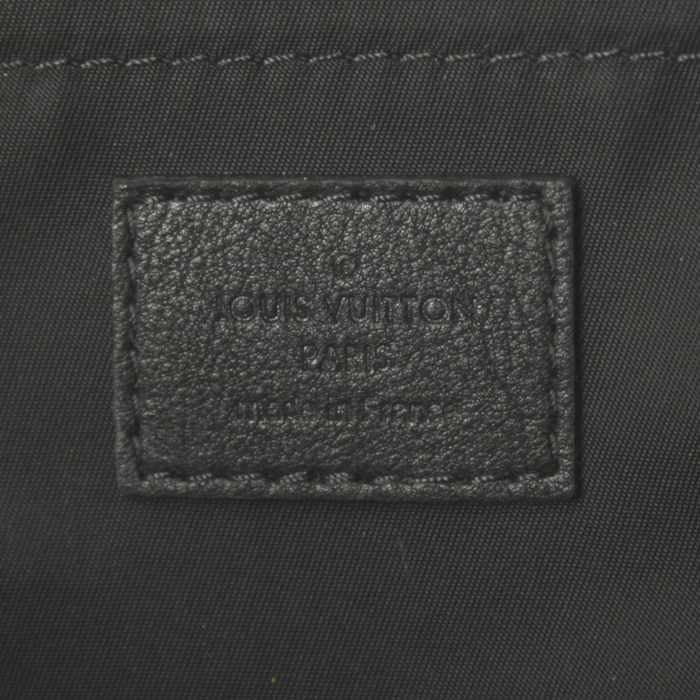 Sac à dos Louis Vuitton en toile monogram marron et cuir noir - Detail D3