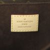 Bolso bandolera Louis Vuitton Metis en lona Monogram marrón y cuero natural - Detail D4 thumbnail