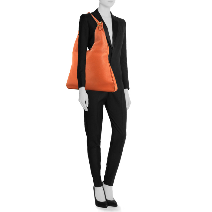 Hermes Massai large model shoulder bag in brown grained leather - Detail D1