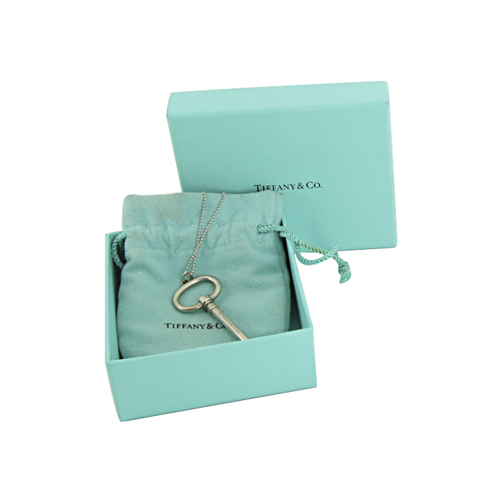 Tiffany & Co Clé Couronne large model long necklace in silver - Detail D2