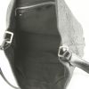 Borsa a spalla Louis Vuitton in pelle Mahina nera - Detail D2 thumbnail