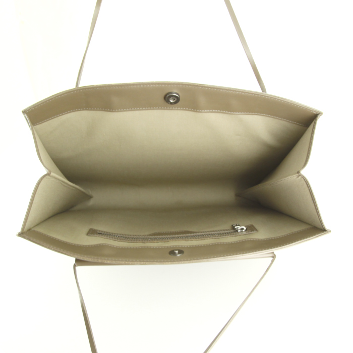 Louis Vuitton Saint Tropez handbag in taupe epi leather - Detail D2