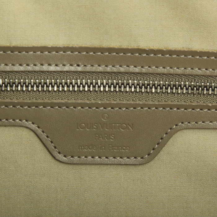 Sac à main Louis Vuitton Saint Tropez en cuir épi taupe - Detail D3