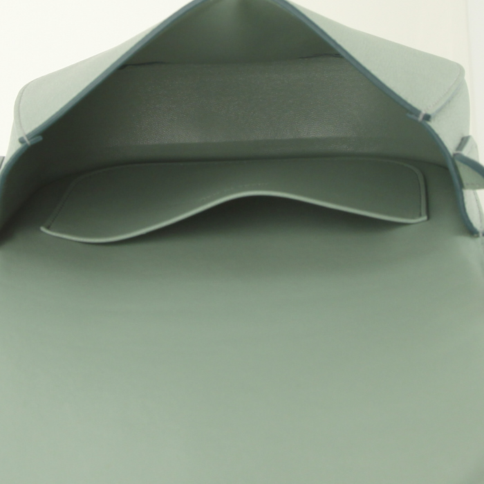 Celine Trotteur shoulder bag in green grained leather - Detail D2