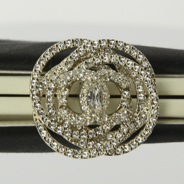 Bolsito de mano Chanel en satén negro - Detail D4