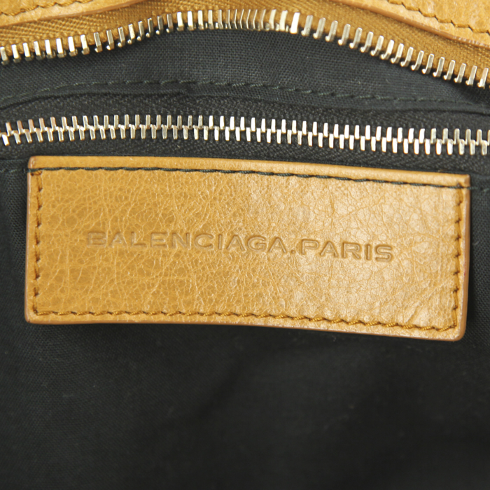 Sac à main Balenciaga Classic City en cuir gold - Detail D4