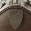 Sac à main Louis Vuitton Speedy 30 en cuir épi marron-foncé - Detail D3 thumbnail