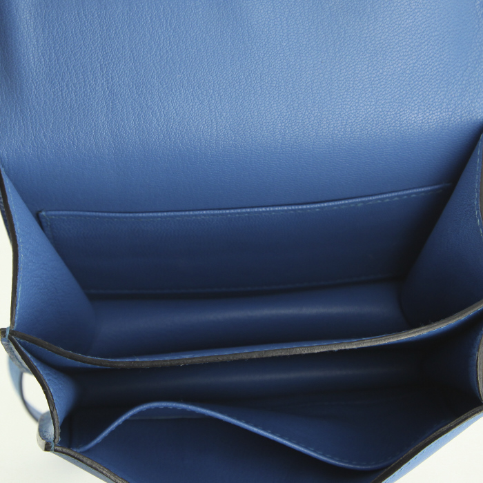 Bolso bandolera Hermes Hermes Constance en cuero epsom azul - Detail D2