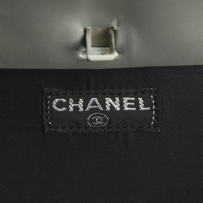 Sac à main Chanel en toile noire et plexiglas gris - Detail D3