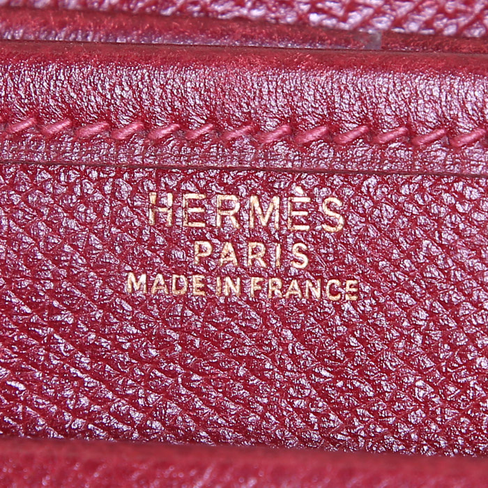 Bolso para llevar al hombro Hermes Nouméa en cuero epsom color burdeos - Detail D4