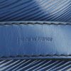 Sac cabas Louis Vuitton Grand Noé grand modèle en cuir épi bleu - Detail D4 thumbnail