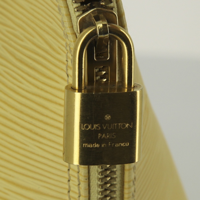 Sac à main Louis Vuitton Alma petit modèle en cuir épi jaune vanille - Detail D3
