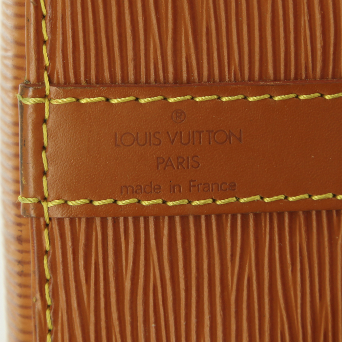 Louis Vuitton petit Noé handbag in gold epi leather - Detail D3