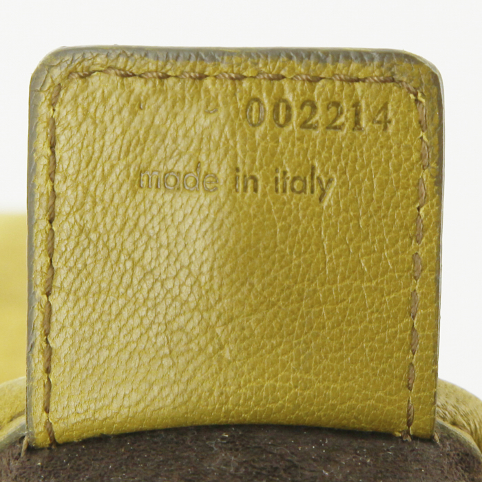 Yves Saint Laurent Saint-Tropez large model bag worn on the shoulder or carried in the hand in beige suede and off-white vinyl - Detail D4