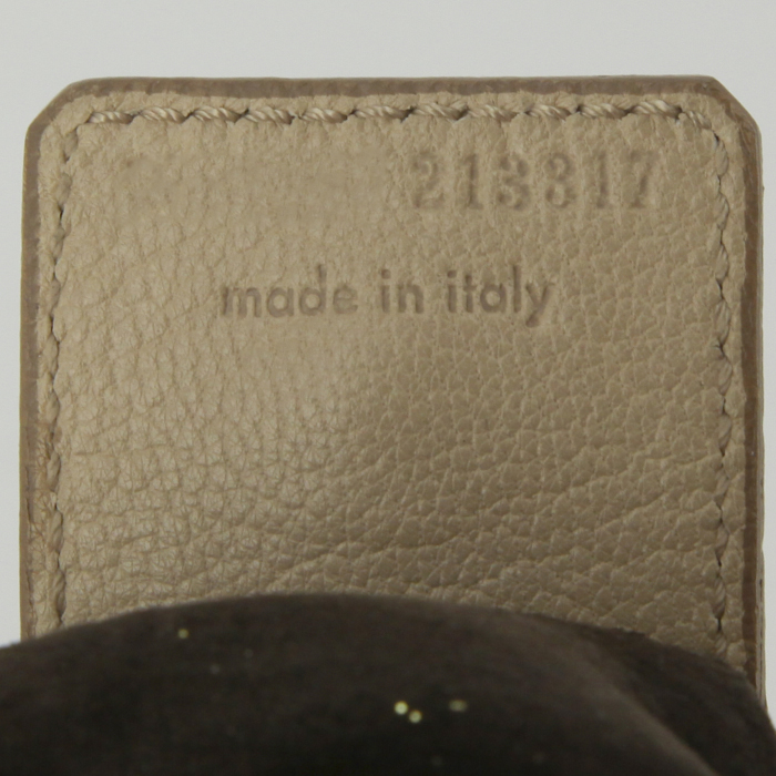 Bolso de mano Yves Saint Laurent Saint-Tropez modelo grande en cuero color rosa claro y vinilo blanquecino - Detail D4