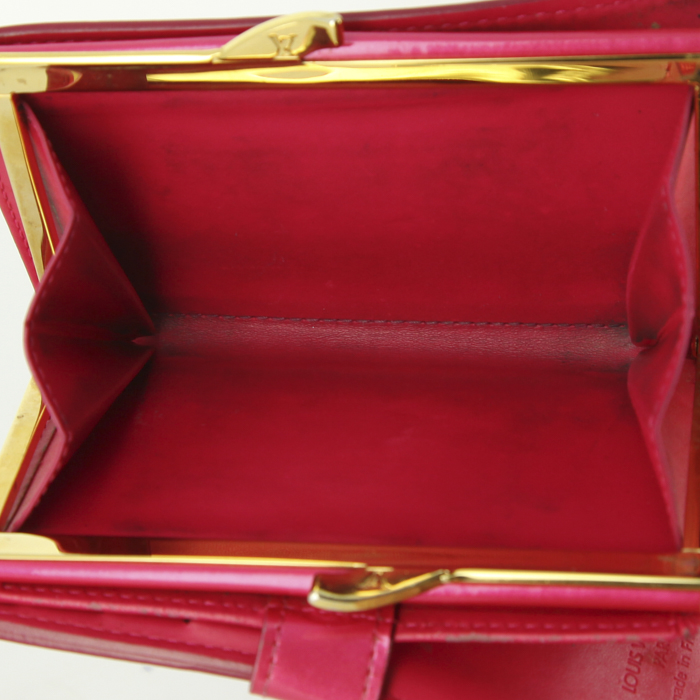 Billetera Louis Vuitton Viennois en charol Monogram rosa fucsia y cuero rosa fucsia - Detail D2
