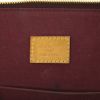Bolso de mano Louis Vuitton Alma en charol Monogram color burdeos - Detail D3 thumbnail
