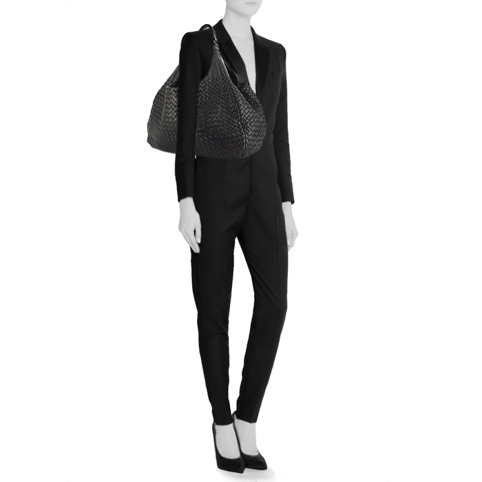 Sac à main Bottega Veneta Campana en cuir intrecciato noir - Detail D1