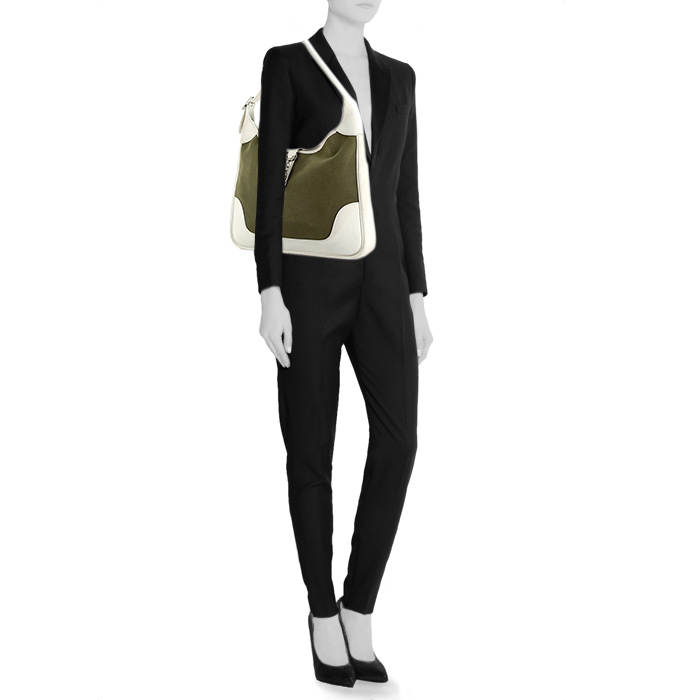 Hermes Trim handbag in khaki canvas and white leather - Detail D1