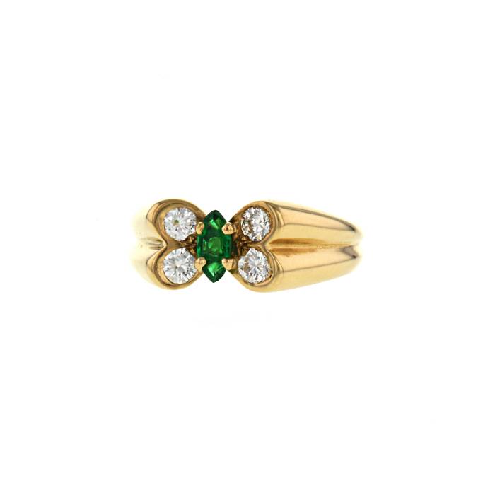 Bague époque années 70 Van Cleef & Arpels grand modèle en or jaune,  diamants et émeraude